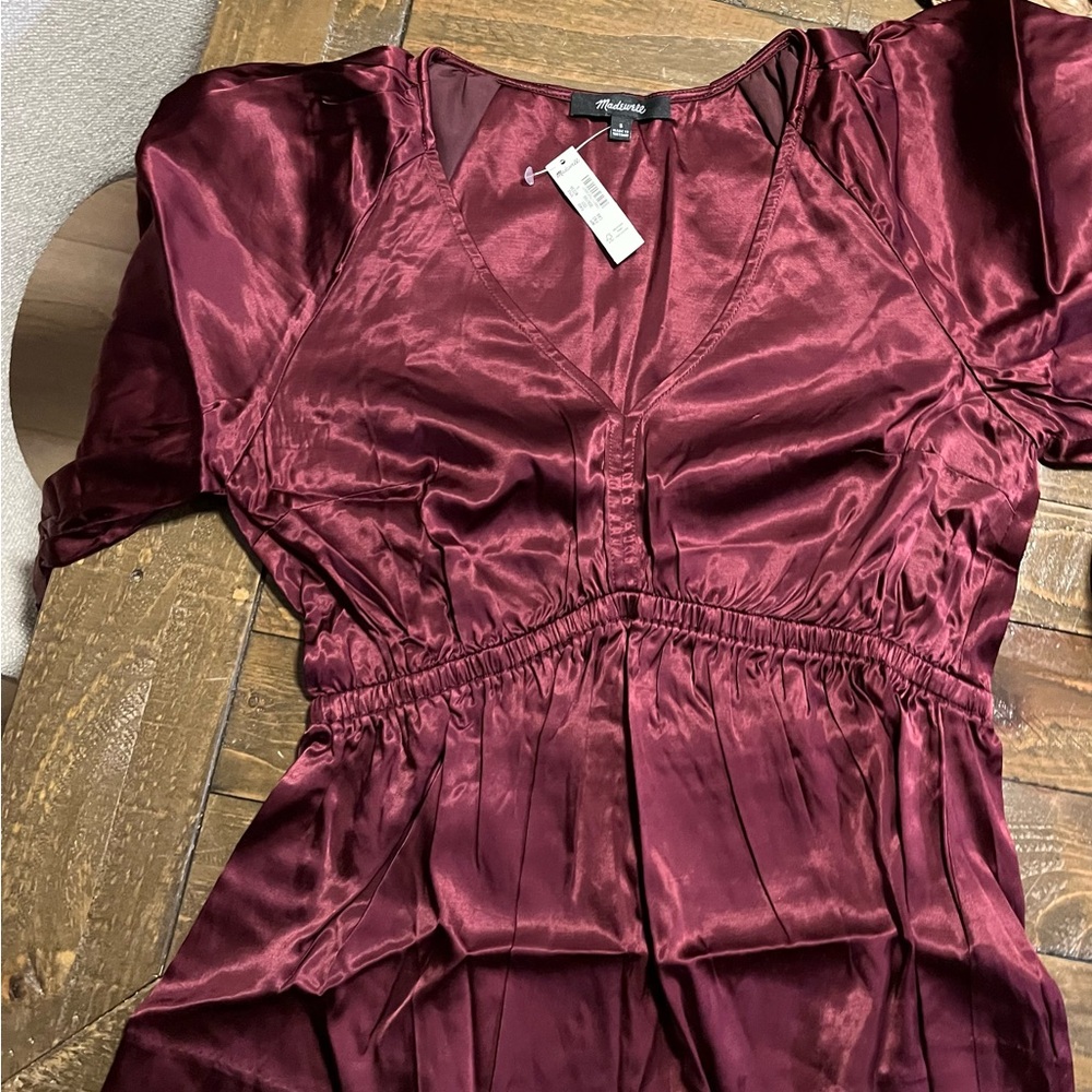 Madewell NWT Burgundy Satin top